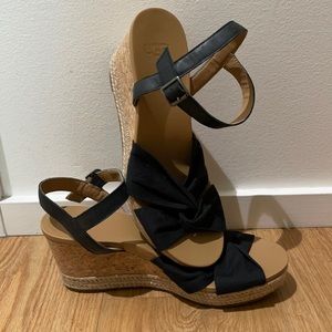 UGG 9.5 Women’s Joslyn Platform Wedges